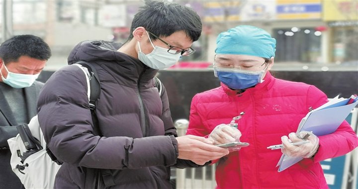 在收听收看省委第七十一次专题会议暨省