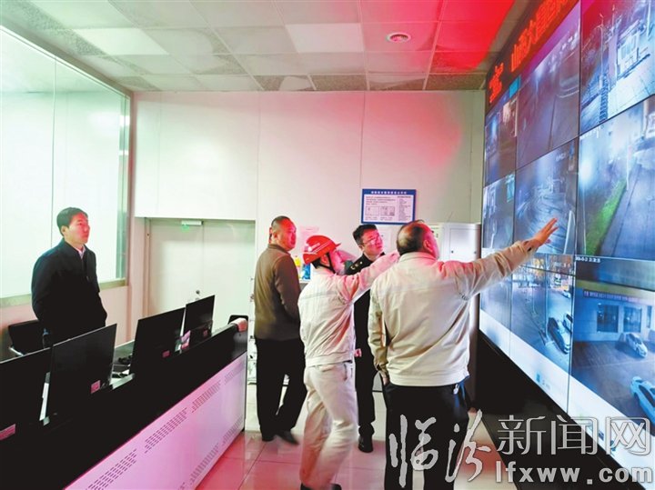 17.jpg 临汾市生态环境局大气污染防治夜查专项